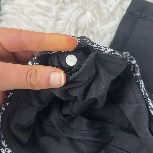 Lululemon Fresh Tracks Tight Black / Iced Wave White Black - Picture 6 of 6